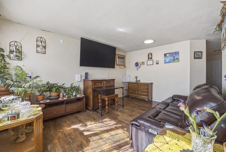 Property Photo:  491 S 41st Ave  WA 99353 