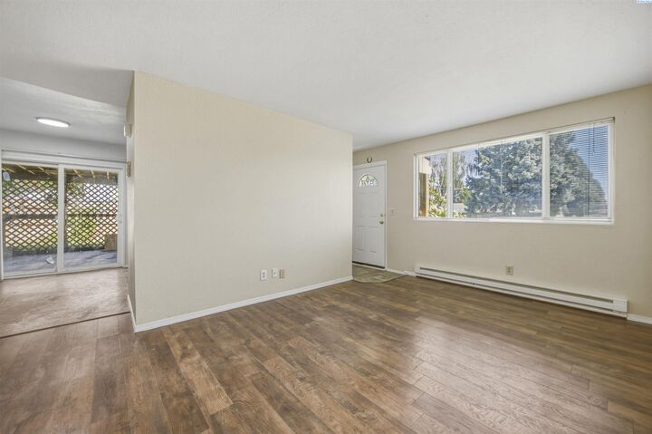 Property Photo: 491 S 41st Ave WA 99353