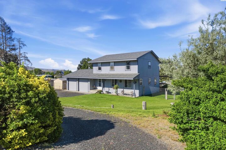 Property Photo:  335 Ross Way  WA 99363 