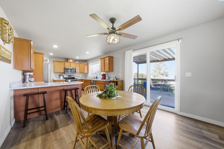 Property Photo:  335 Ross Way  WA 99363 