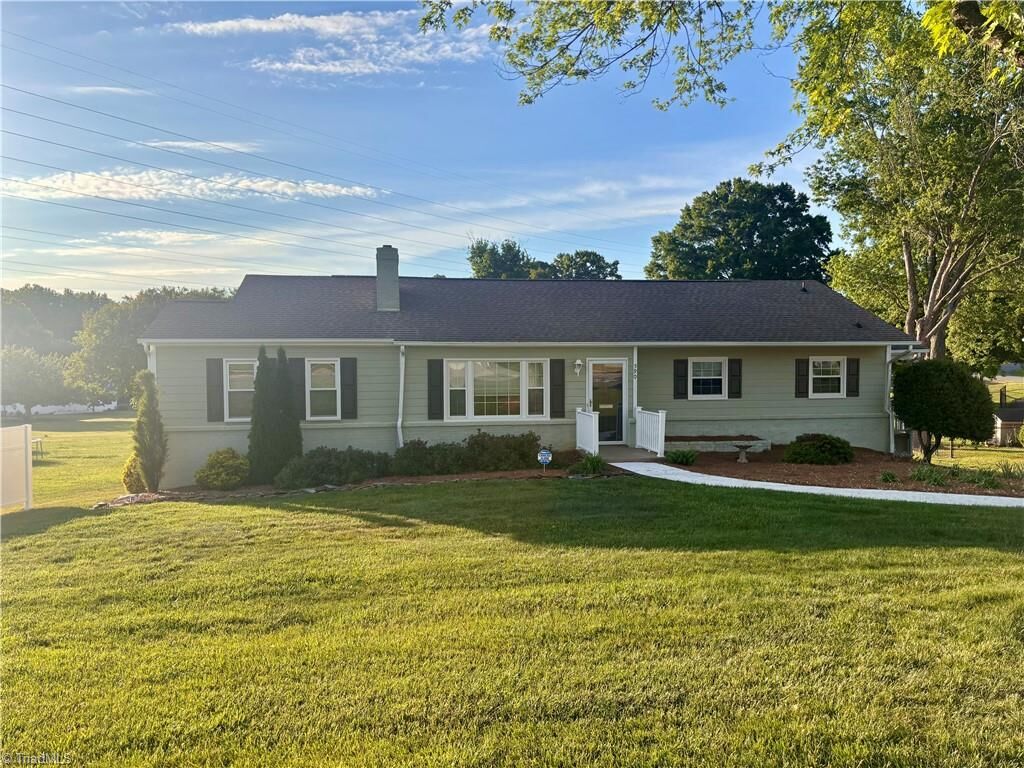 Property Photo:  590 N Peace Haven Road  NC 27104 