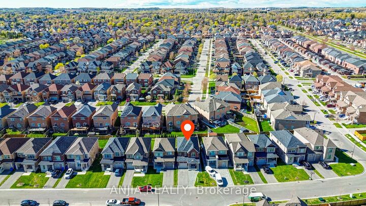 Property Photo:  377 Busato Drive  ON L4A 4V1 