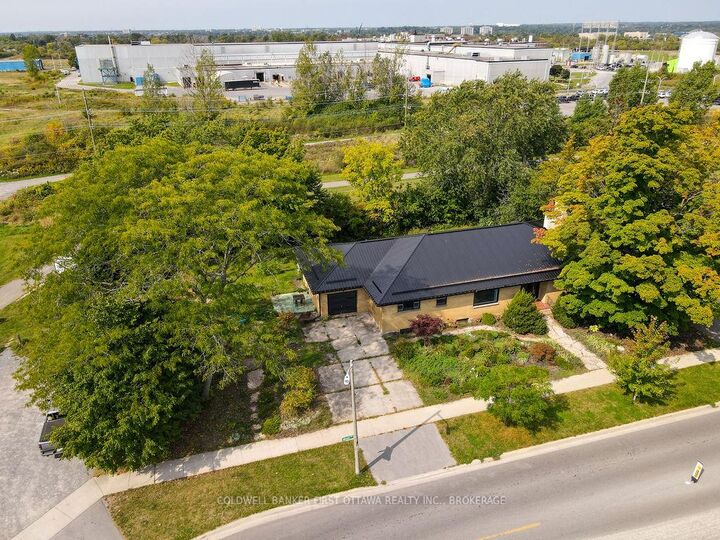 Property Photo: 10 Brant Avenue ON K7K 4V1