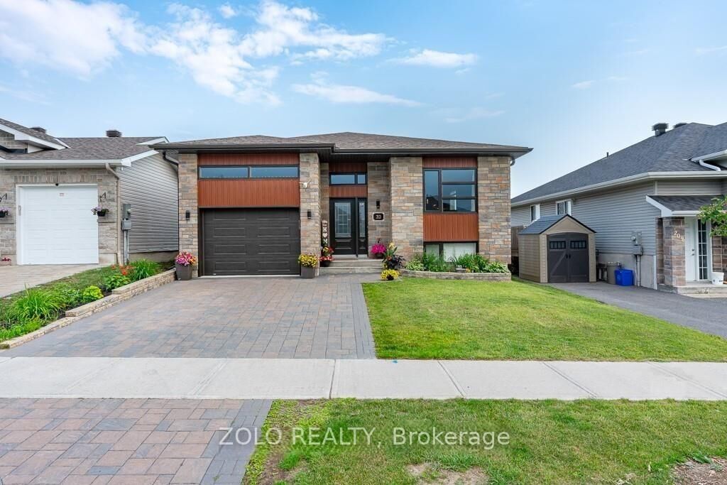 Property Photo: 212 Bellwood Drive ON K6H 0G9