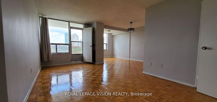 Property Photo: 20 Edgecliff Golfway 1202 ON M3C 3A4