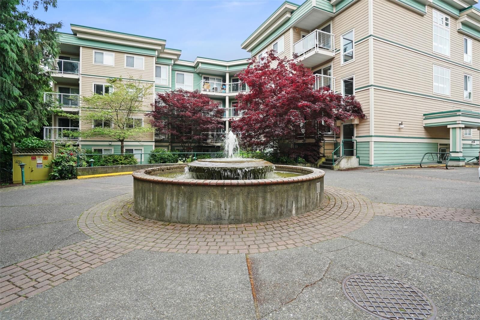 Property Photo:  649 Bay St 408  BC V8T 5H8 