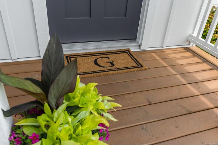 Property Photo:  489 Grafton St  BC V9A 5E7 