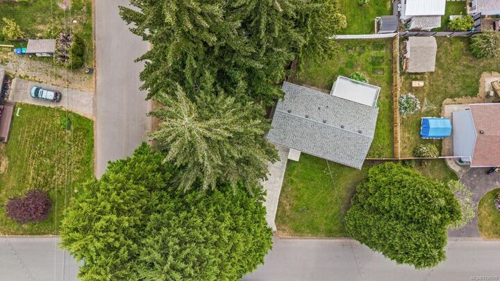 Property Photo:  384 Cortez Cres  BC V9M 3A1 