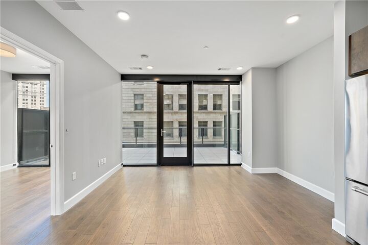 Property Photo:  350 Oliver Ave 806  PA 15222 