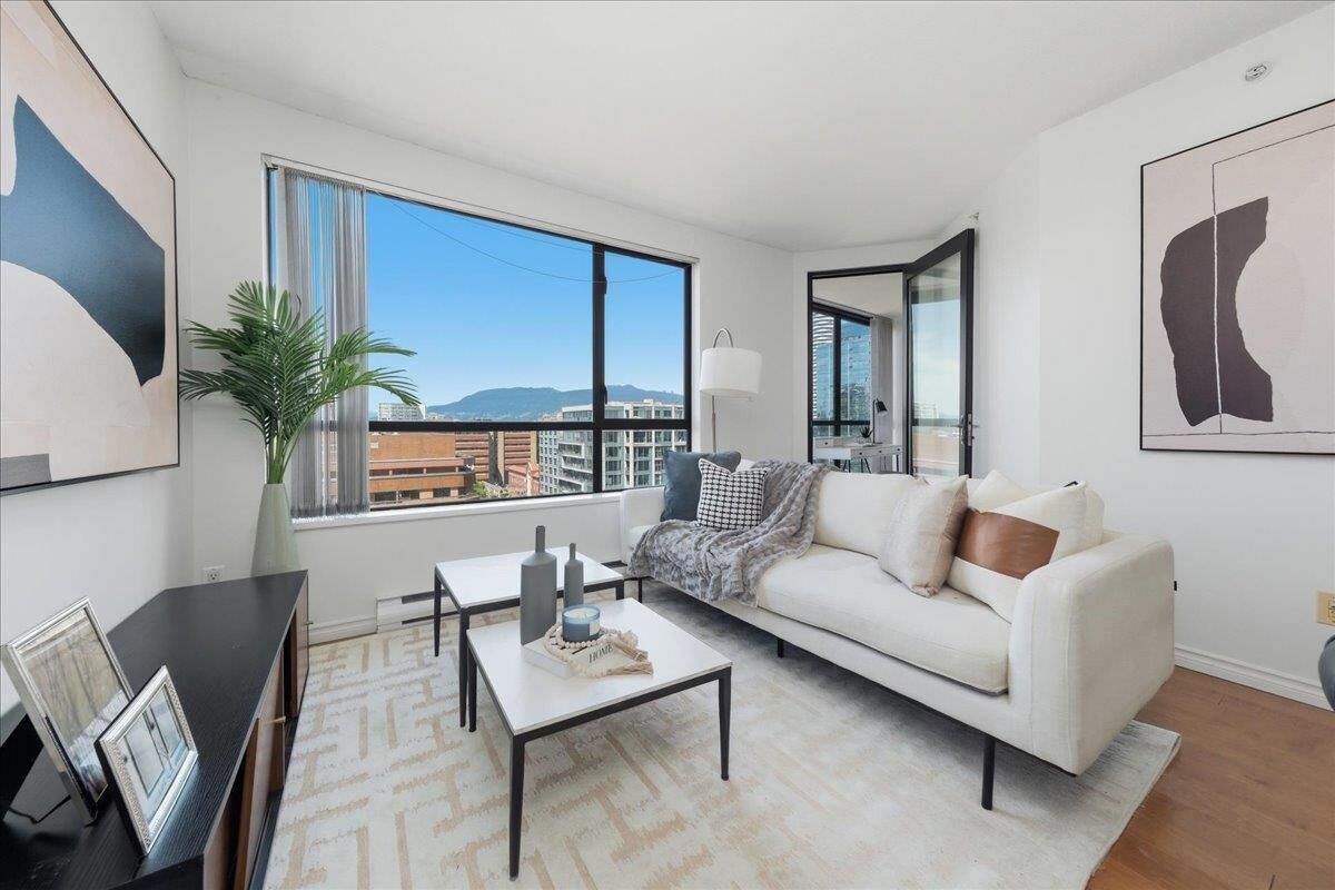 Property Photo:  1189 Howe Street 2409  BC V6Z 2X4 