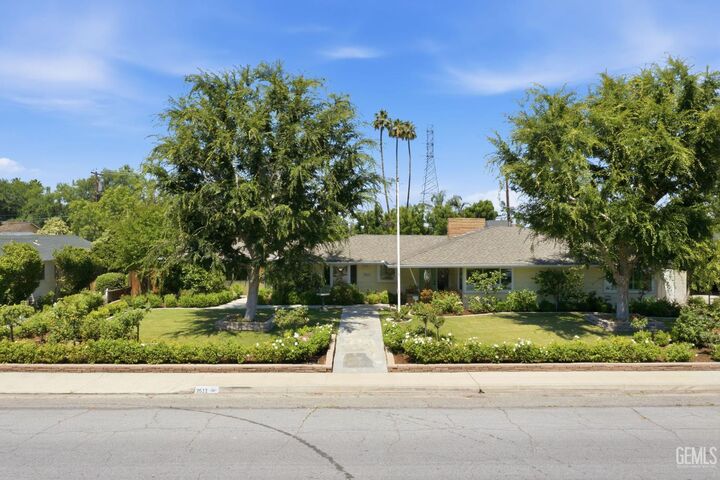 Property Photo:  2511 Beech Street  CA 93301 