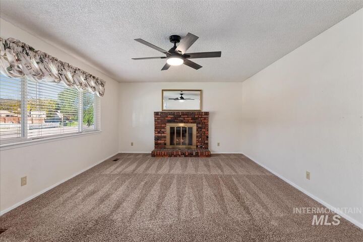 Property Photo: 580 E Amanita St ID 83616-0000