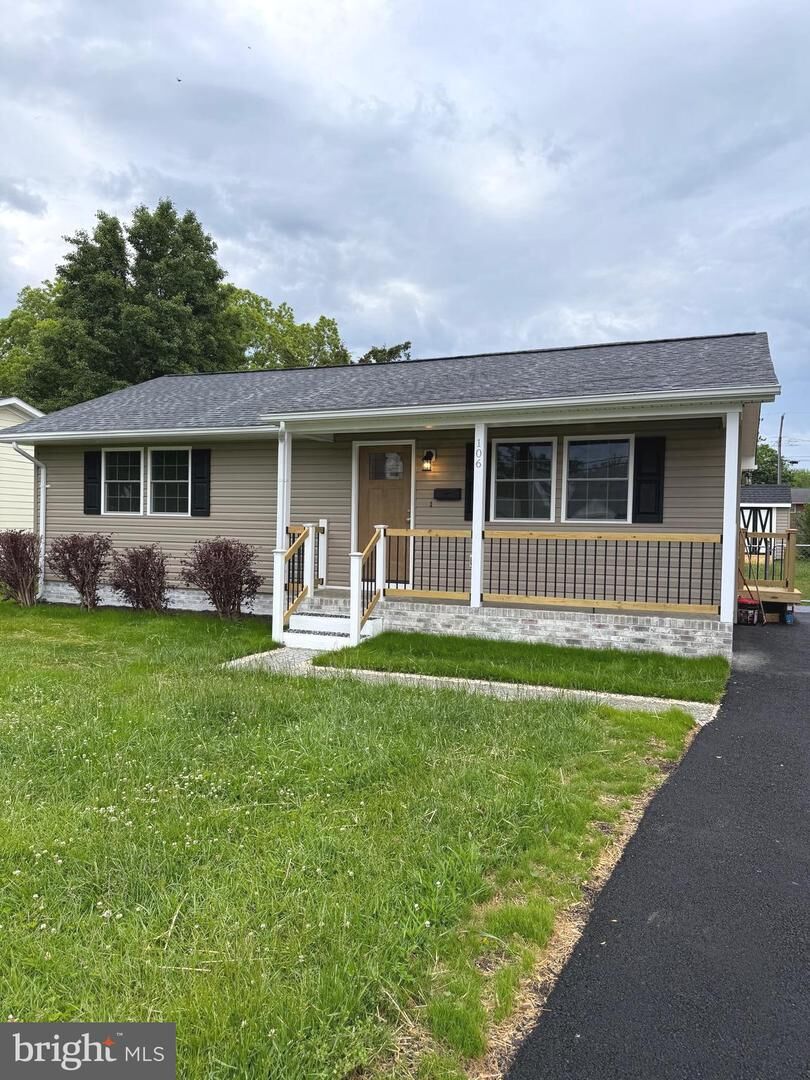 Property Photo: 106 Stratford Avenue VA 22407
