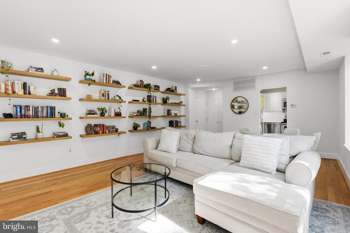 Property Photo:  1115 12th Street NW 201  DC 20005 