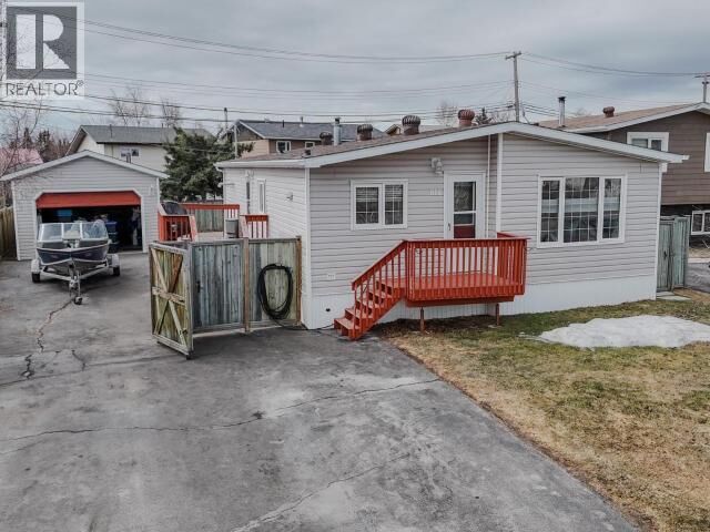 Property Photo:  818 Range Lake Court  NT X1A 3B2 
