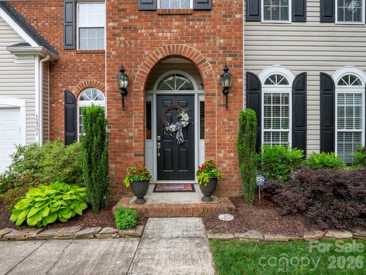 Property Photo:  12301 Silveroak Lane  NC 28277 