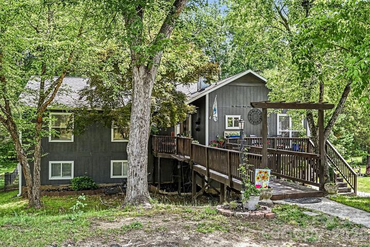 Property Photo:  10319 Camelback Circle  NC 28226 