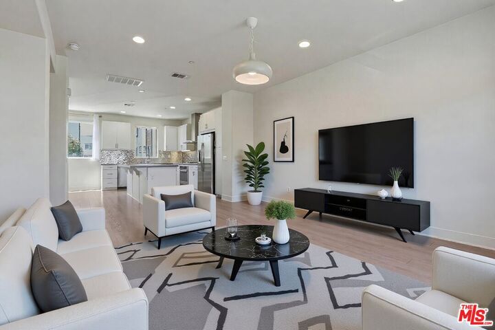 Property Photo:  5118 Melrose Ave  CA 90038 