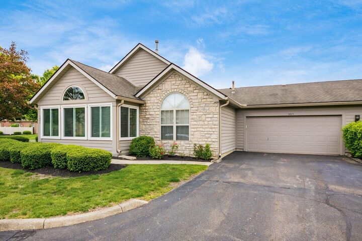Property Photo: 5805 Ravine Creek Drive OH 43123