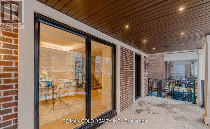 Property Photo:  786 Euclid Avenue  ON M6G 2V4 