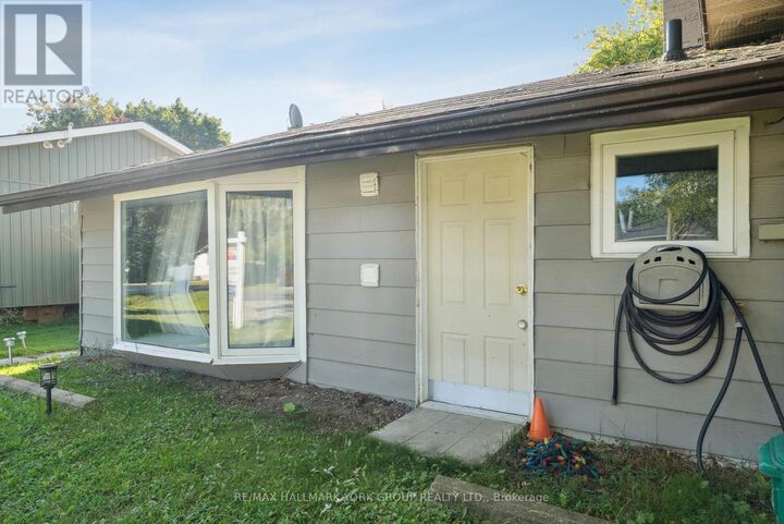 Property Photo:  351 Winnifred Drive (East)  ON L4P 3B6 