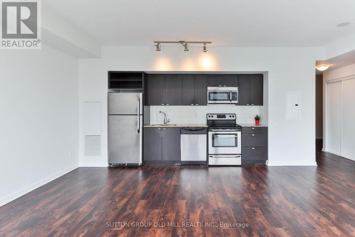 Property Photo:  105 The Queensway 2516  ON M6S 5B5 