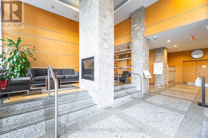 Property Photo:  68 Grangeway Avenue 1015  ON M1H 0A1 