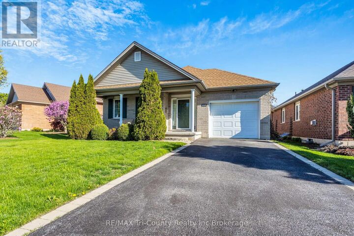 Property Photo:  210 Baldwin Street  ON N4G 5W3 