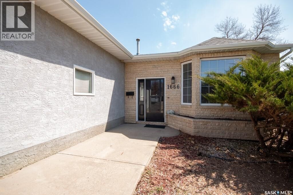 Property Photo:  1666 Marshall Crescent  SK S6H 3G7 
