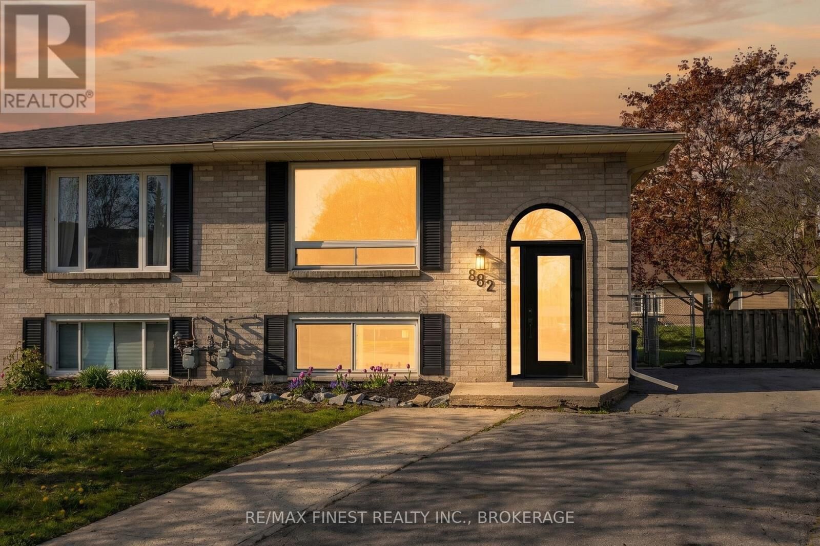 Property Photo:  882 Beaconhill Court  ON K7P 2A9 