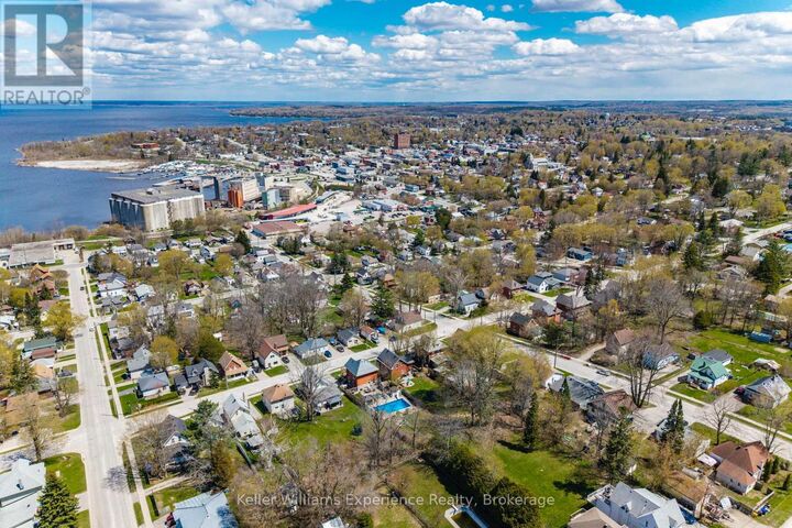 Property Photo:  138 Sixth Street  ON L4R 3X4 