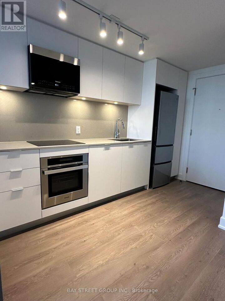 Property Photo:  8 Cedarland Drive 1203  ON L6G 0H4 