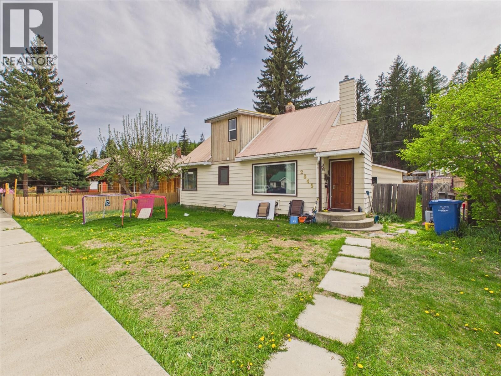 Property Photo:  2345 Dewolfe Avenue  BC V1A 1P8 