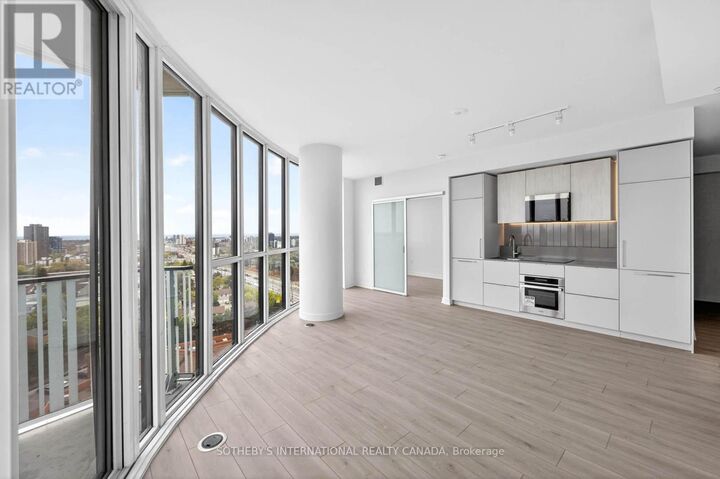 Property Photo:  1 Fairview Road East 1303  ON L5A 0B4 