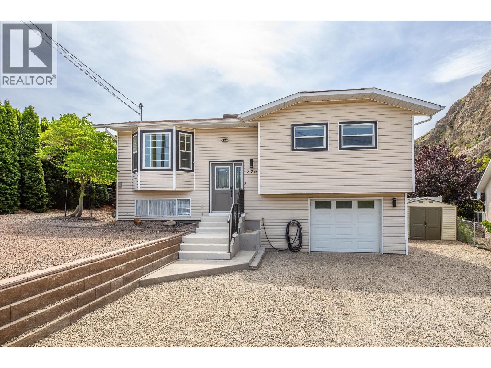 Property Photo:  876 Eveningstar Crescent  BC V0H 1T0 