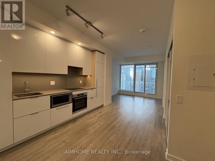 Property Photo:  28 Freeland Street 1903  ON M5E 0E3 