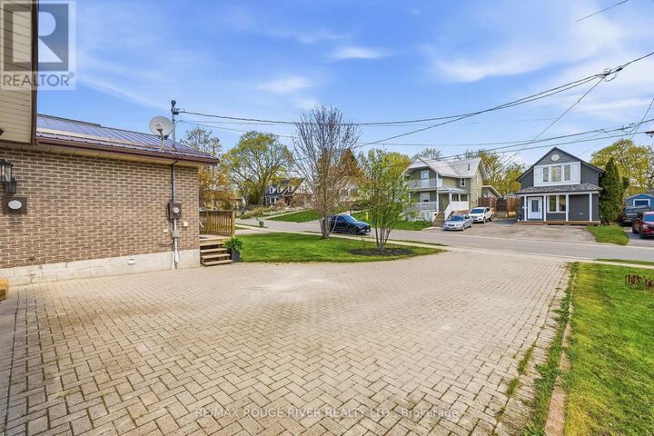 Property Photo:  19 Caroline Street  ON K9V 1T2 