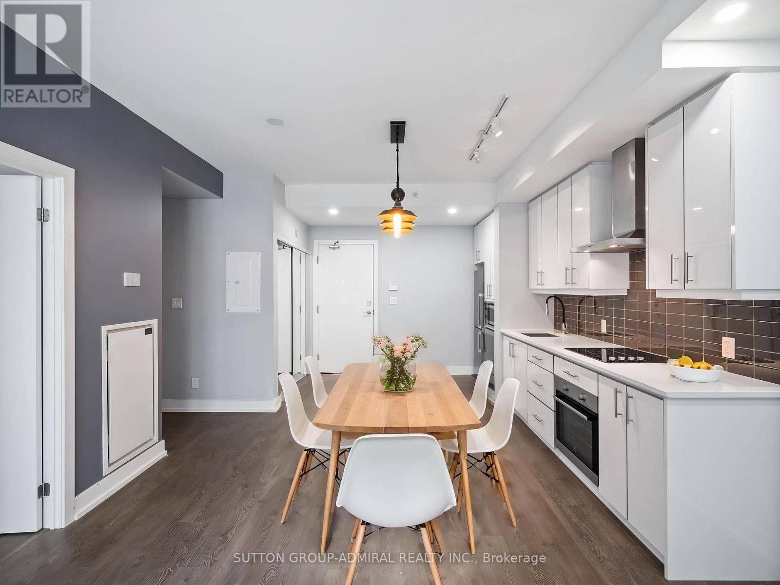 Property Photo: 75 The Donway West 102 ON M3C 2E9