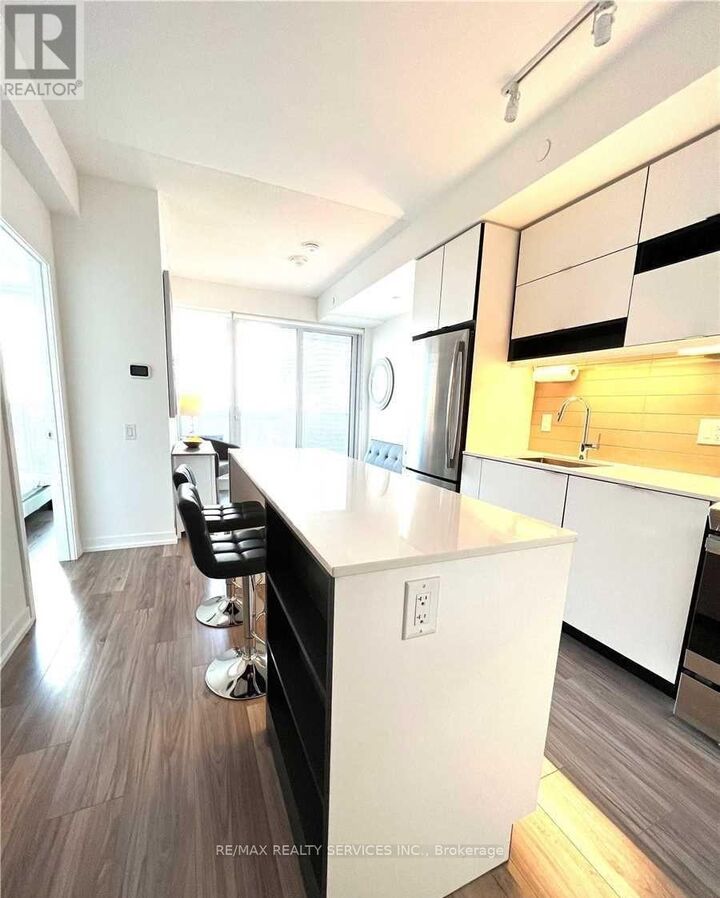 Property Photo:  4065 Confederation Parkway 2509  ON L5B 0L4 