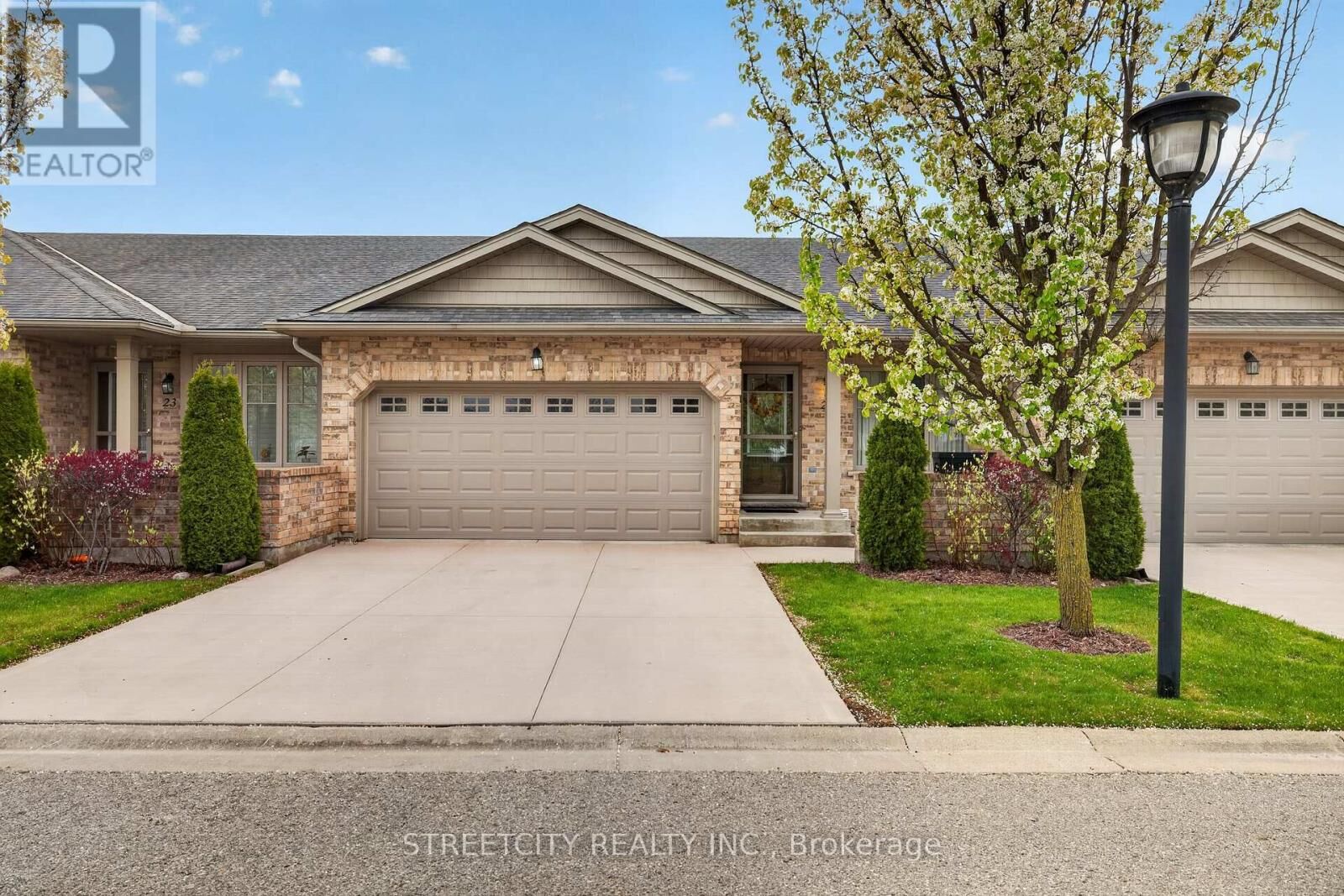 Property Photo:  2100 Denview Avenue 21  ON N6G 0J5 