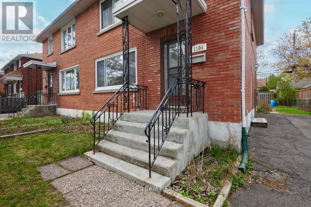 Property Photo:  1104 Apolydor Avenue  ON K1H 8B2 