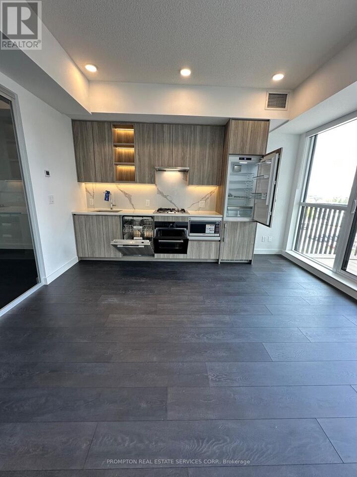 Property Photo:  75 Billes Heights 640  ON M2K 0J8 
