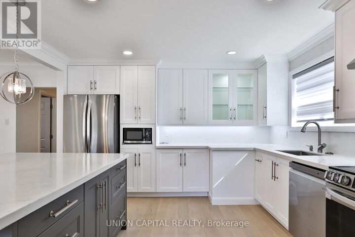 Property Photo:  168 Old Sheppard Avenue Main  ON M2J 3L9 