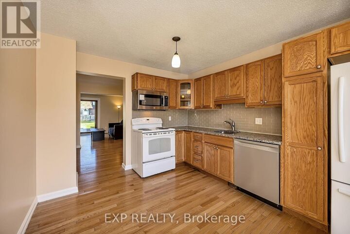 Property Photo:  860 Cahill Drive West 111  ON K1V 9K5 