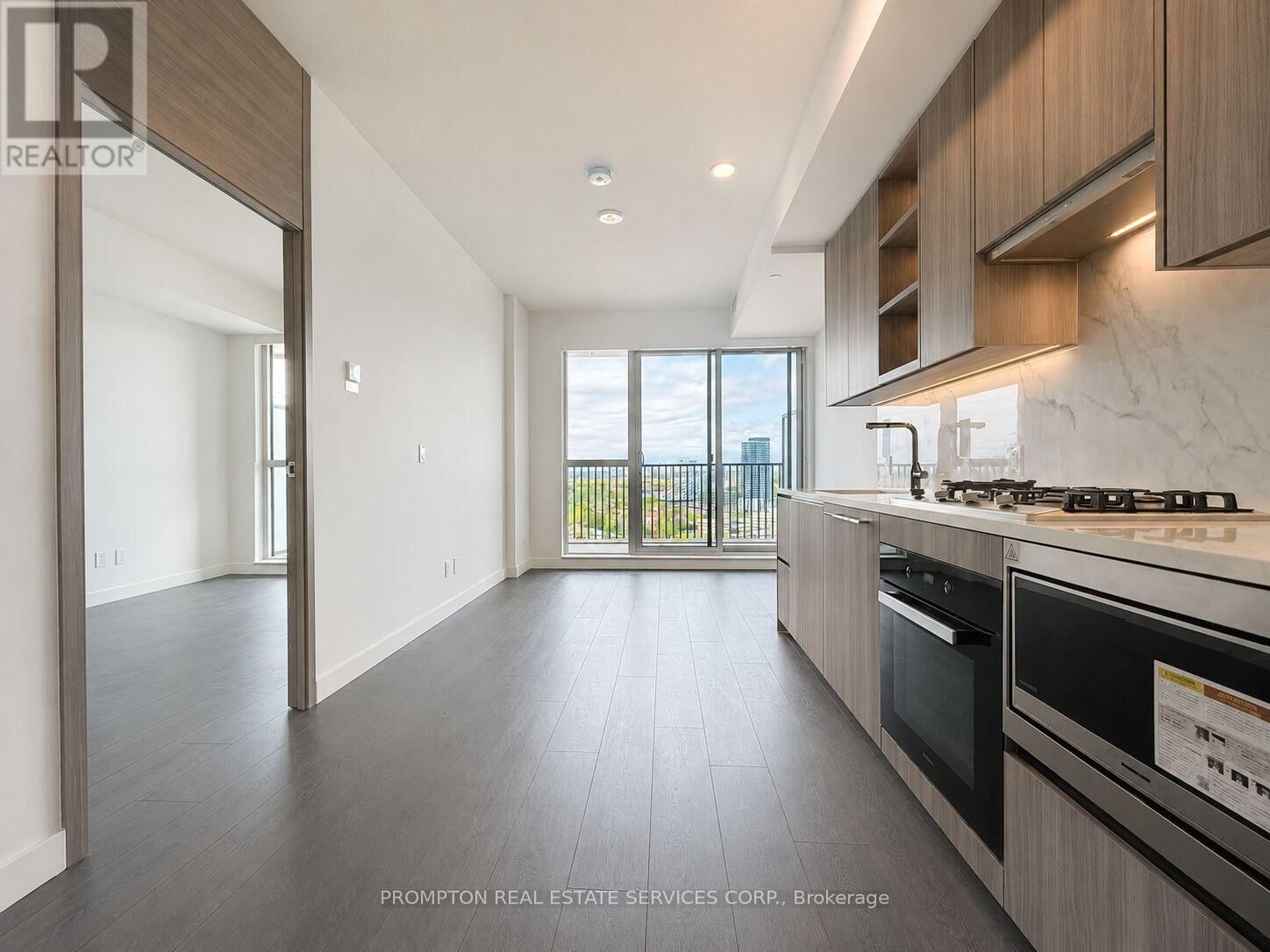 Property Photo:  18 Esther Shiner Boulevard 1709  ON M2K 0J7 