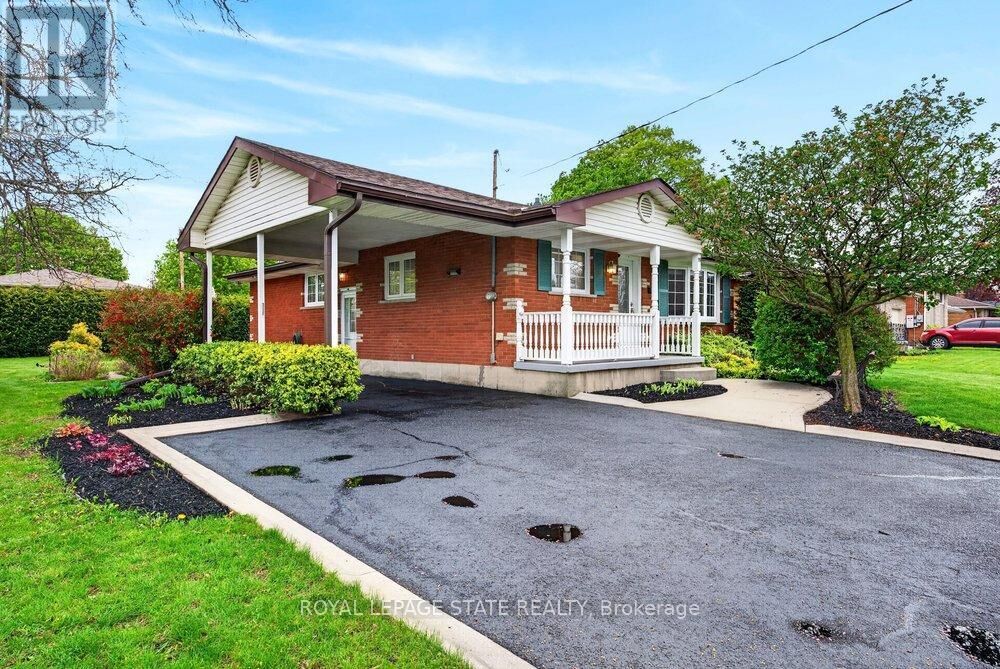 Property Photo:  93 Varadi Avenue  ON N3R 3N4 