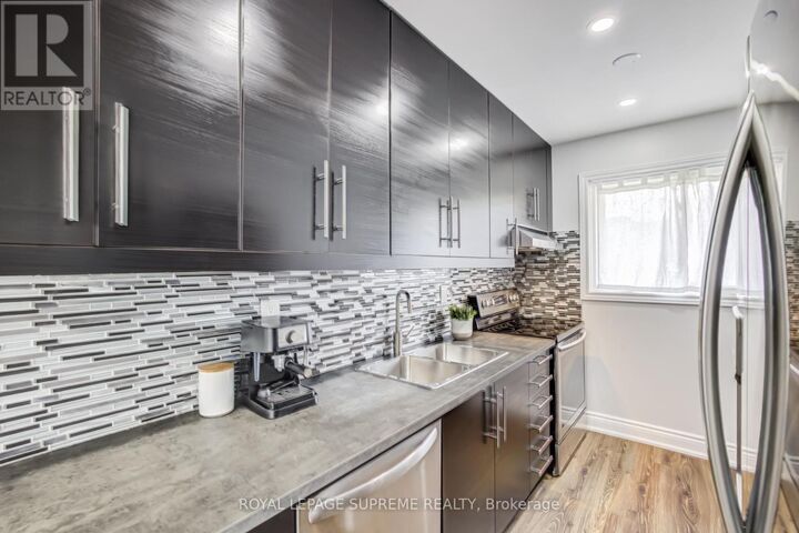 Property Photo:  18 Juliette Square  ON L6S 2M6 