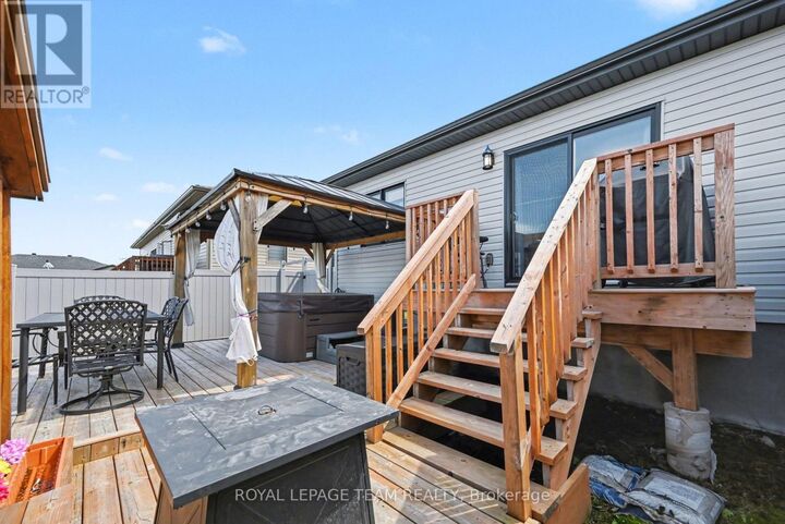 Property Photo:  442 Arora Crescent  ON K0C 2K0 