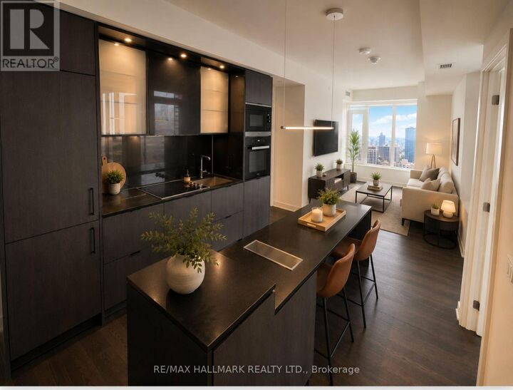 Property Photo:  11 Yorkville Avenue 3502  ON M4W 0B7 