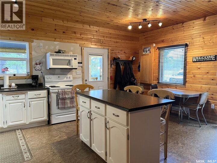 Property Photo:  418 South Point Place  SK S0M 1B0 